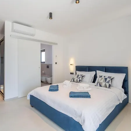 3 Bedroom Stunning In 別荘 ポレッチ