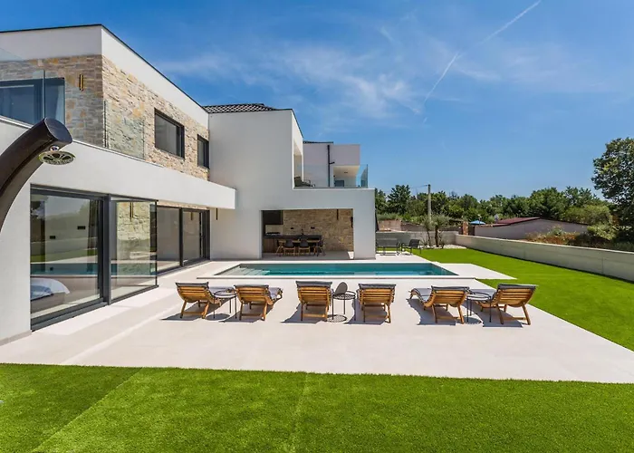 3 Bedroom Stunning In *