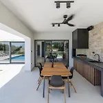 3 Bedroom Stunning In Vakantiehuis Poreč