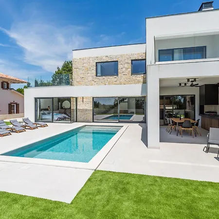Holiday home 3 Bedroom Stunning In *