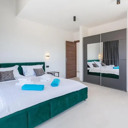 Hébergement de vacances Luxurious In *
