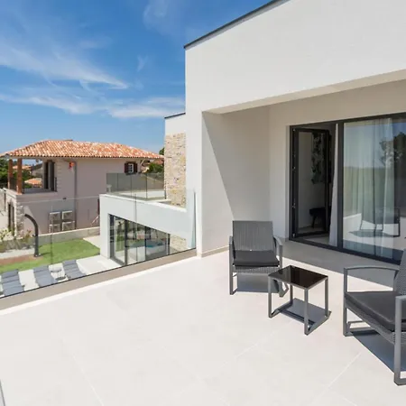 3 Bedroom Stunning In Holiday home Porec