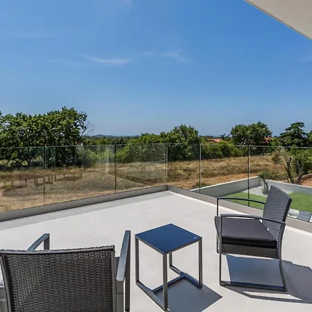 3 Bedroom Stunning In Holiday home Porec