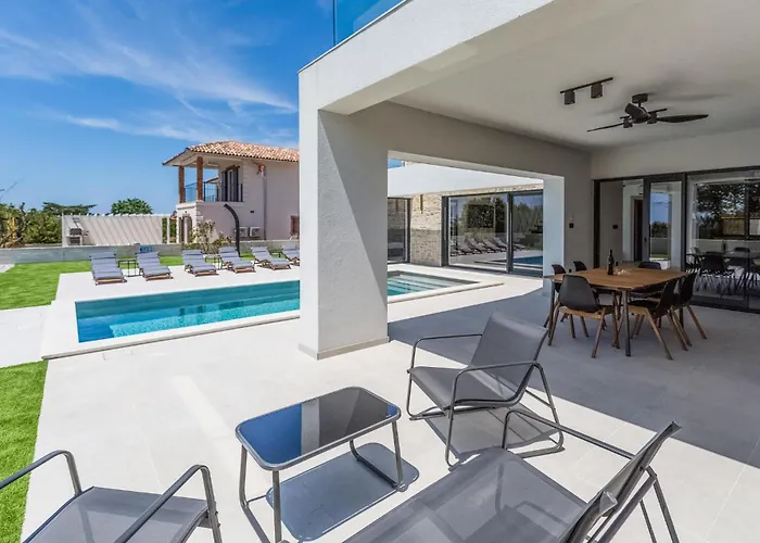 Дом отдыха 3 Bedroom Stunning In Пореч