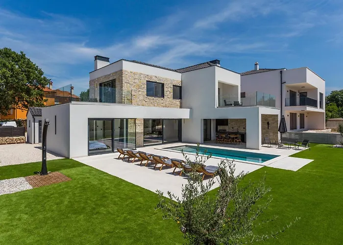 3 Bedroom Stunning In *