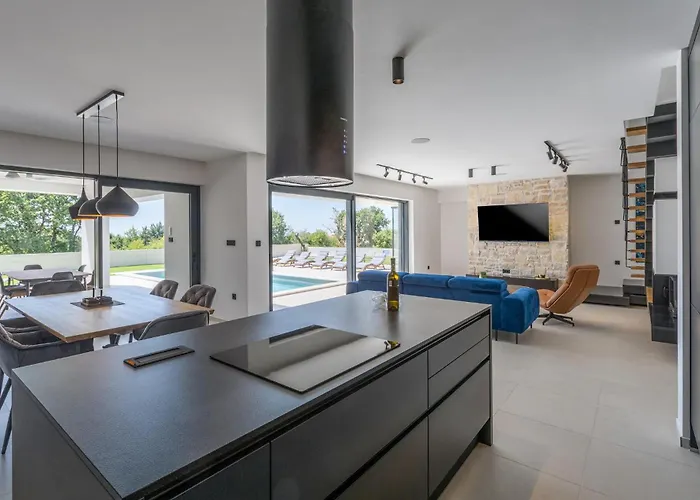 3 Bedroom Stunning In Πόρετς