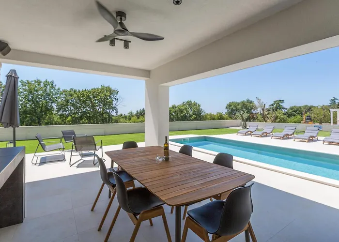 3 Bedroom Stunning In *