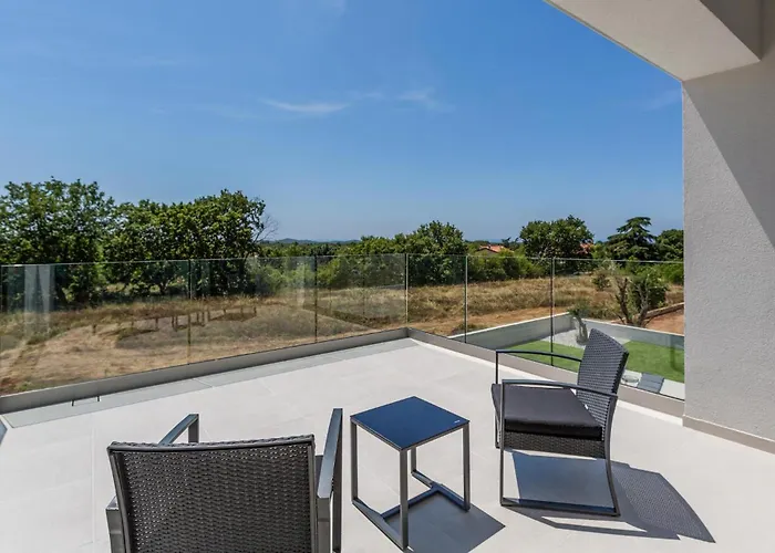 3 Bedroom Stunning In Ferienhaus Poreč